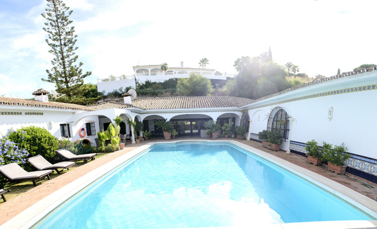 “Casa Michael” – Villa in El Paraiso, Marbella – Costa Del Sol